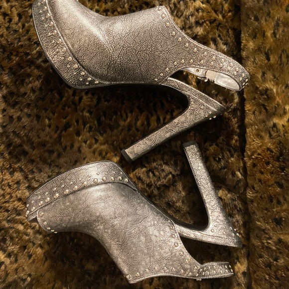 BCBGeneration Shoes - BCBG shoes